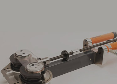 Wire rope swagging machine
